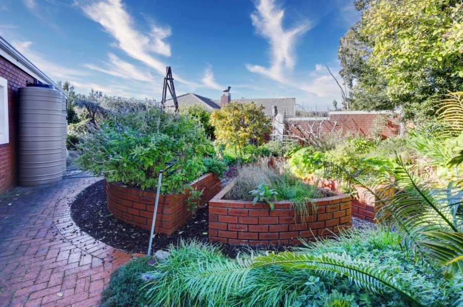 4 Bedroom Property for Sale in Van Riebeeckshof Western Cape